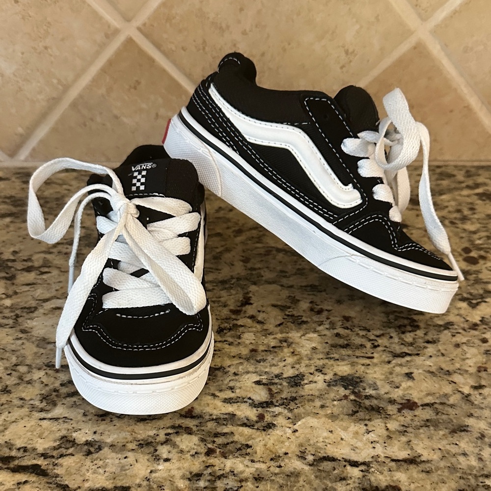 Vans New Skool Black and White Sneakers size 11.5